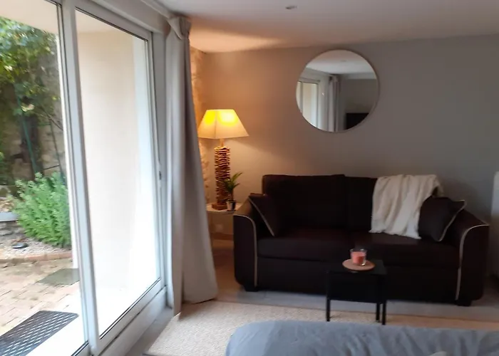 Otel Agreable A 5 Mn A Pied De La 3*